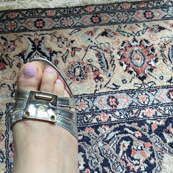 VINTAGE SILVER  HEELS . Approx size 9-10 . - Picture 16 of 16